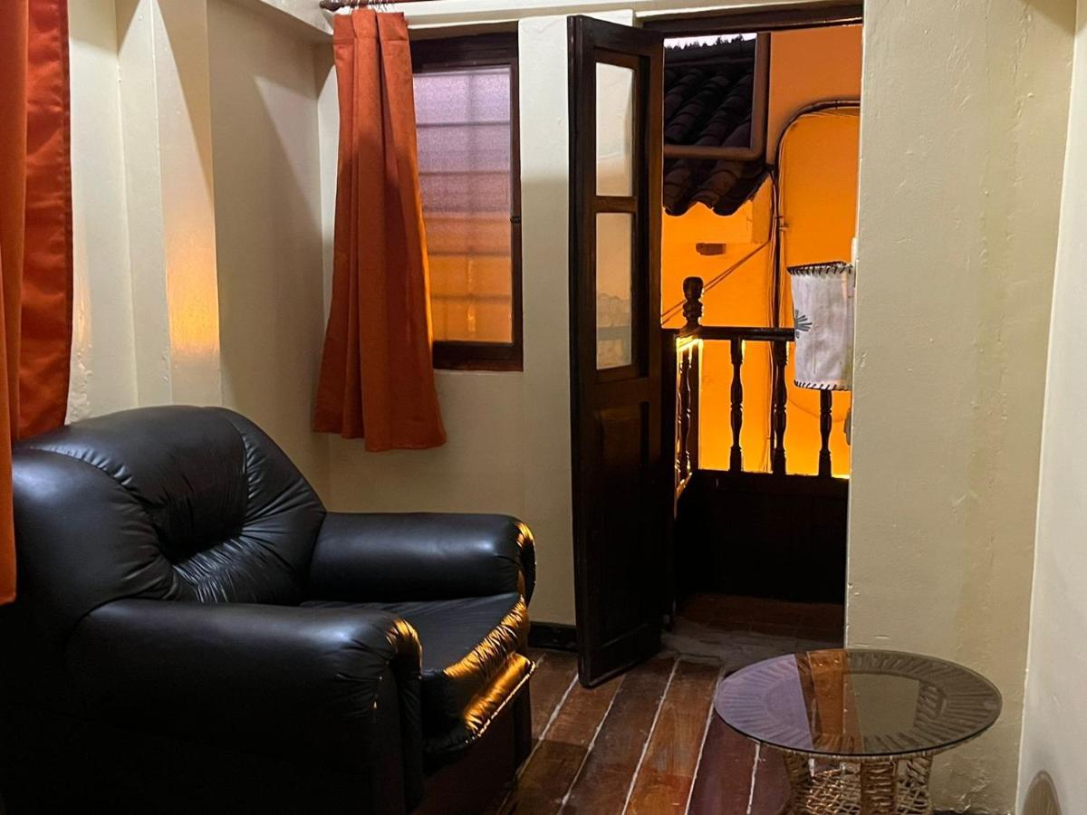 Отель Hostal Andenes De Alabado Куско Экстерьер фото