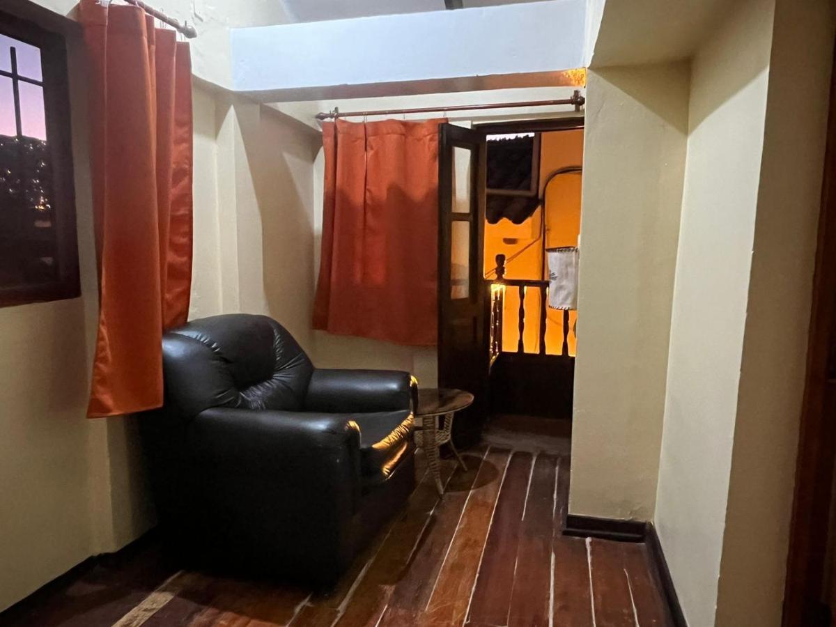 Отель Hostal Andenes De Alabado Куско Экстерьер фото